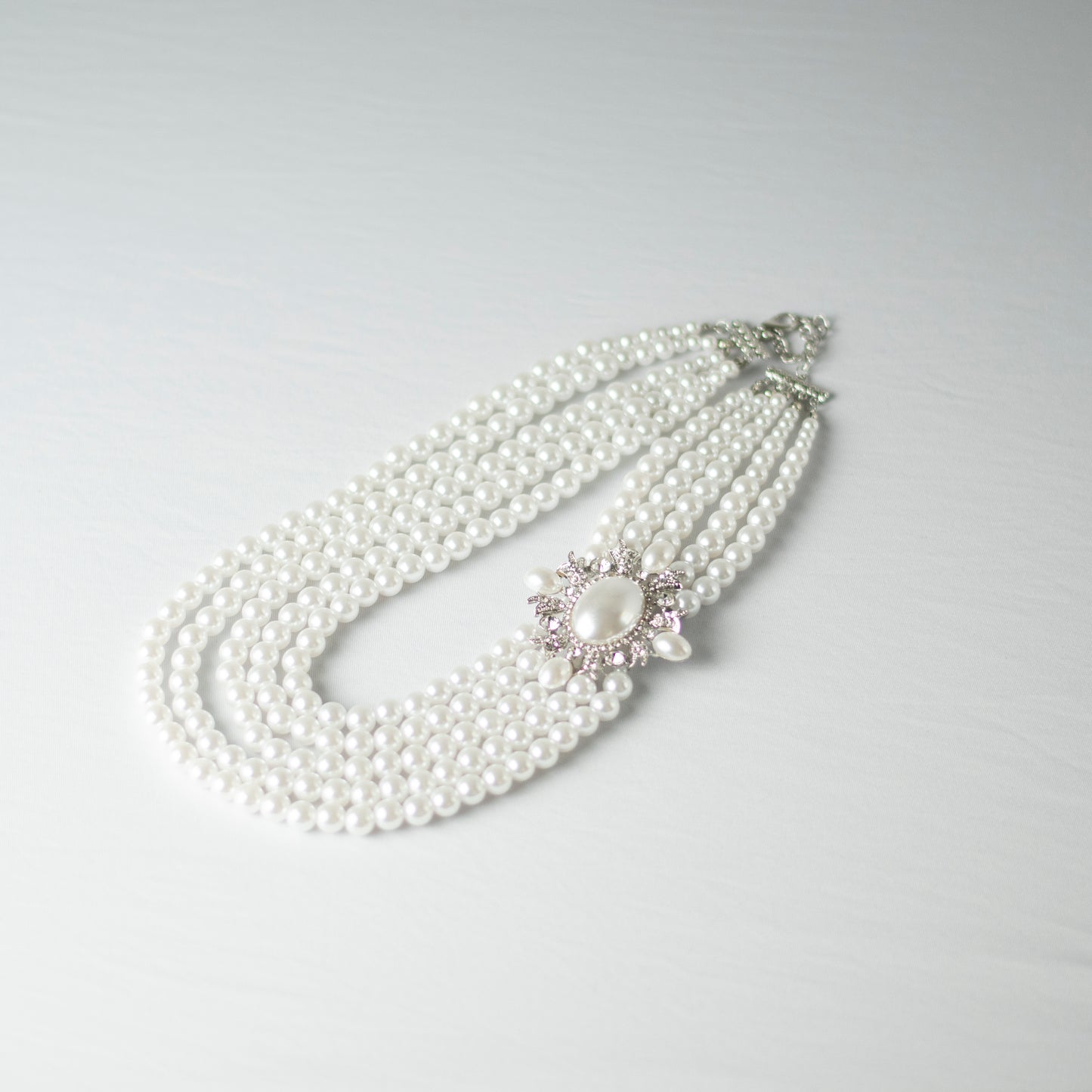 Ms. Secretary Pearl Necklace Set
