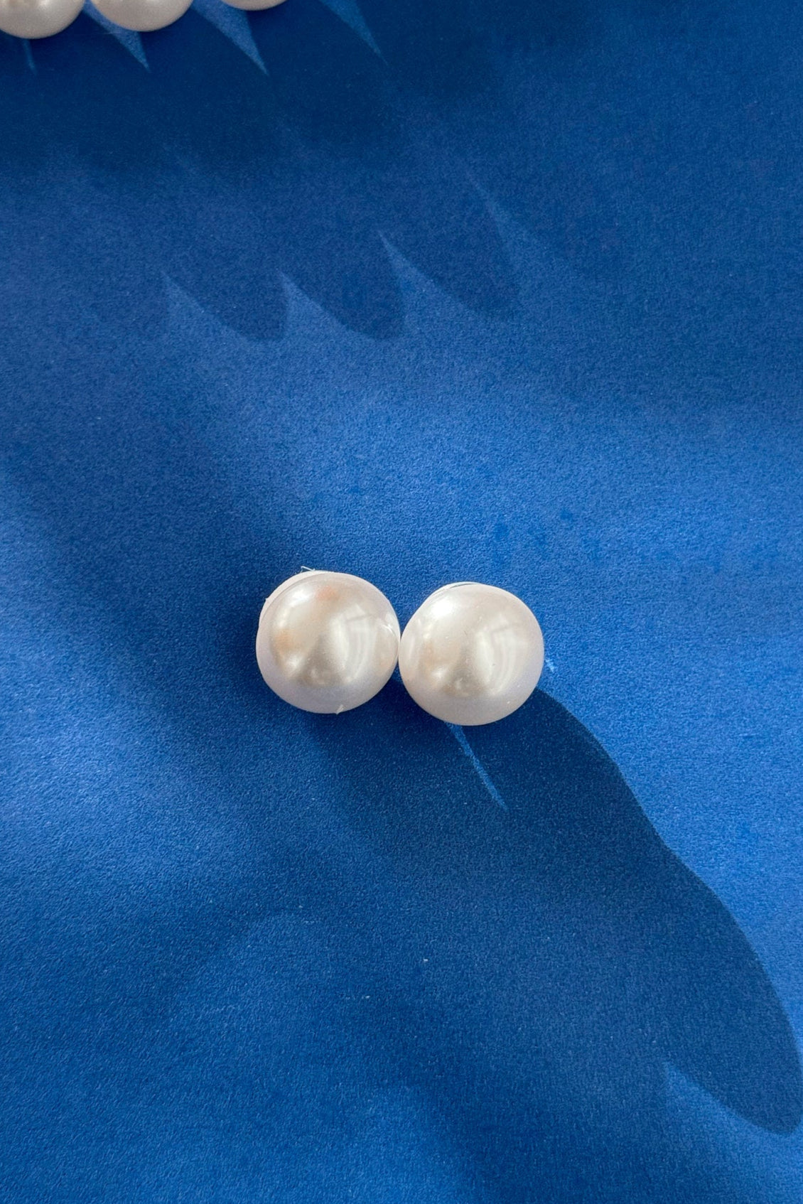 Single Strand White Pearl Necklace Stud Earring Set