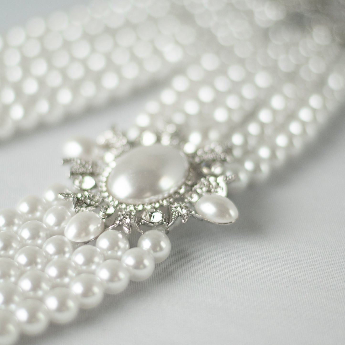 Ms. Secretary Pearl Necklace Set