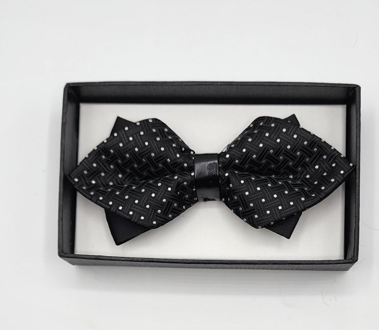 The Black Diamond Tip Bow Tie